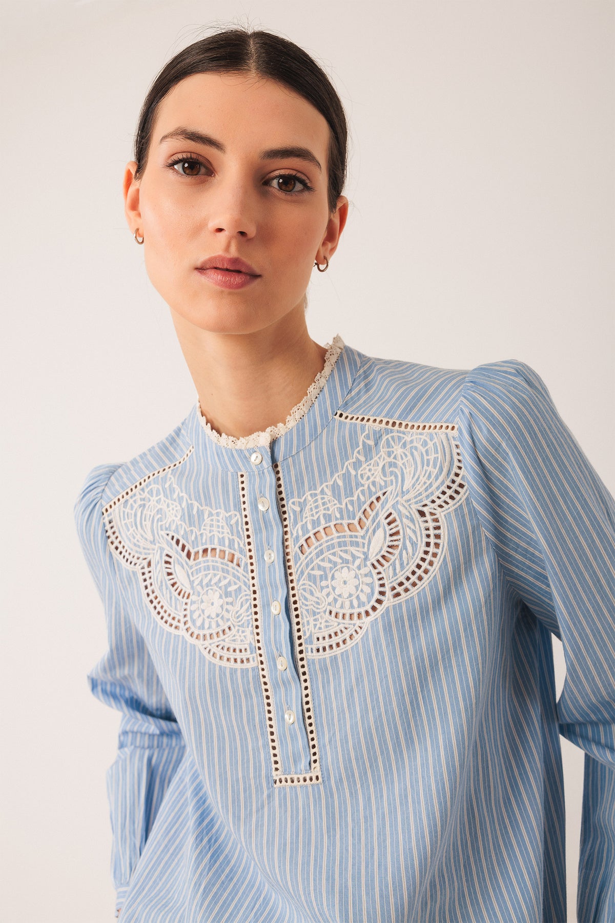 EMBROIDERED POPLIN BLOUSE