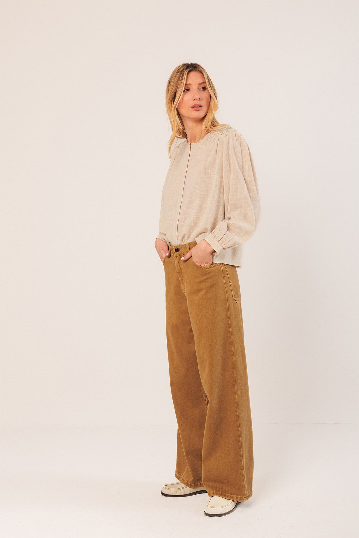 EMBROIDERED BOXY SHIRT