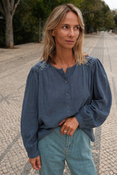 EMBROIDERED BOXY SHIRT