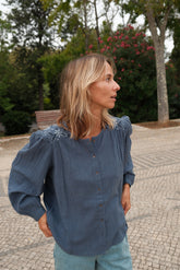 EMBROIDERED BOXY SHIRT