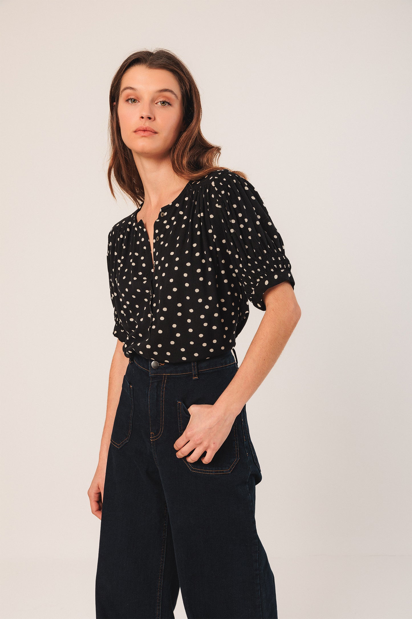 LANTERN-SLEEVE BLOUSE