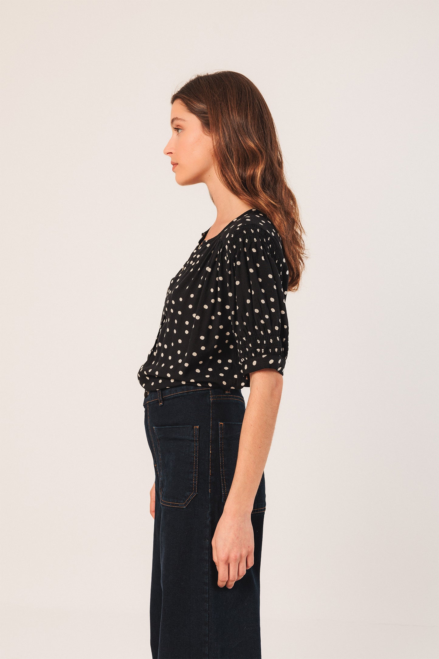 LANTERN-SLEEVE BLOUSE
