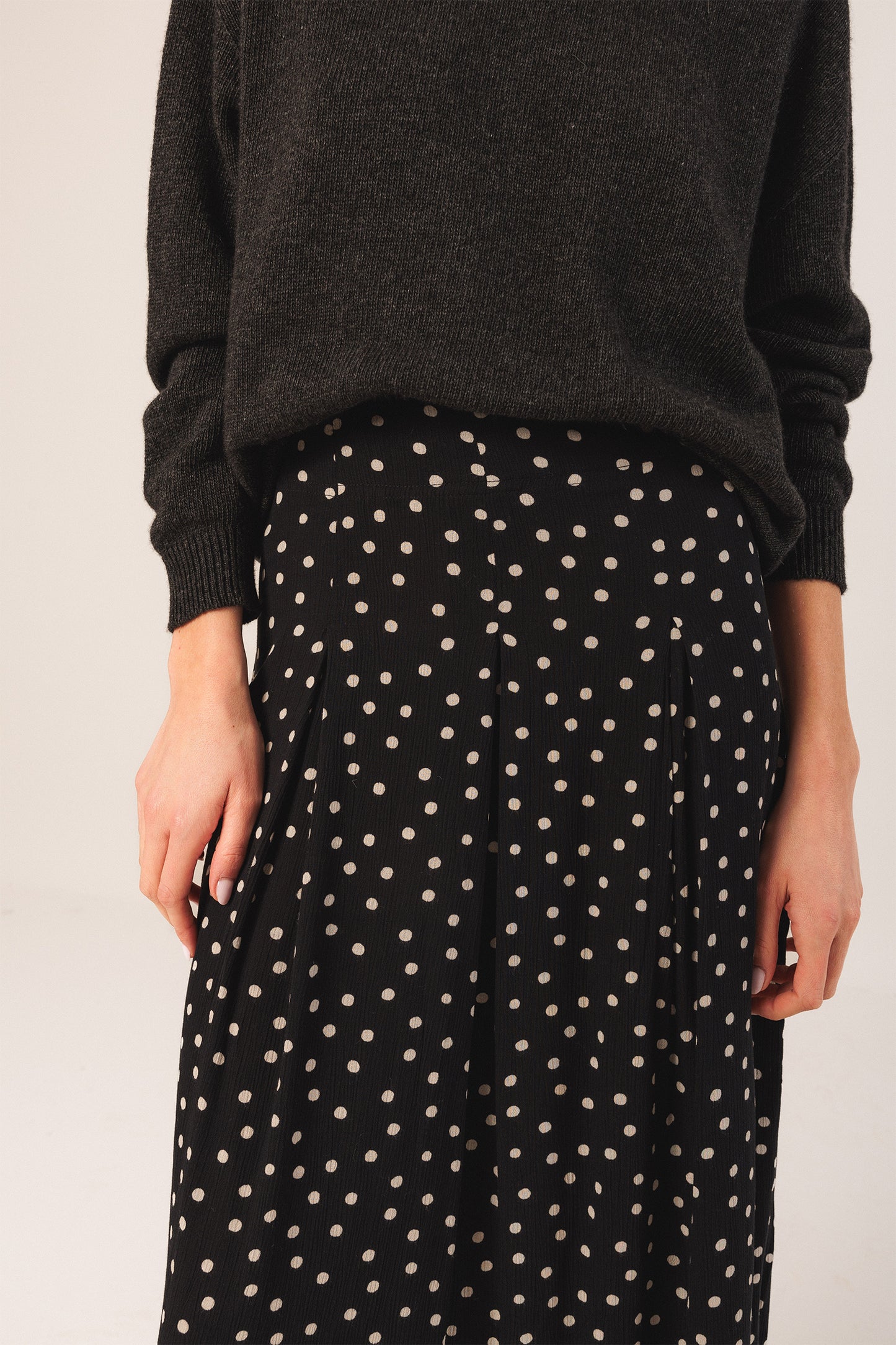 EVASÉ MIDI SKIRT