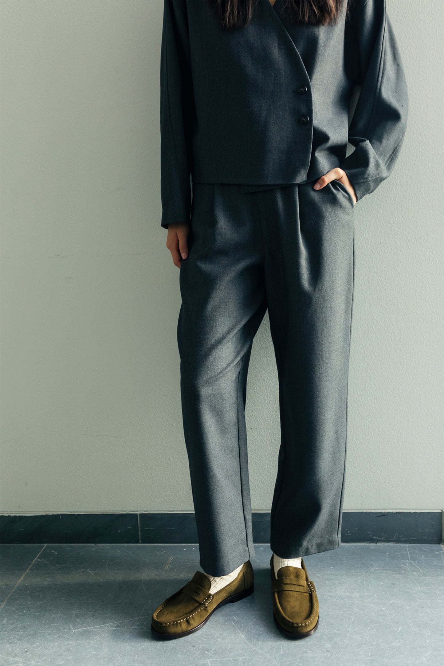 RE PLEATED PANTS