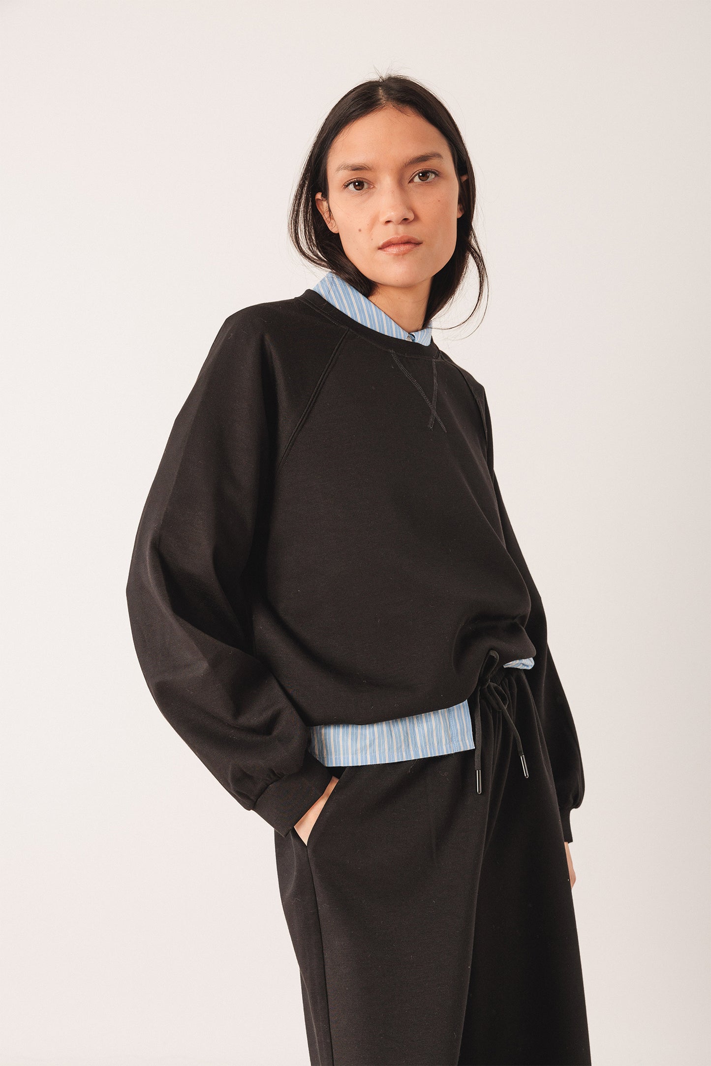 [CL] ADJUSTABLE-WAIST SWEATSHIRT