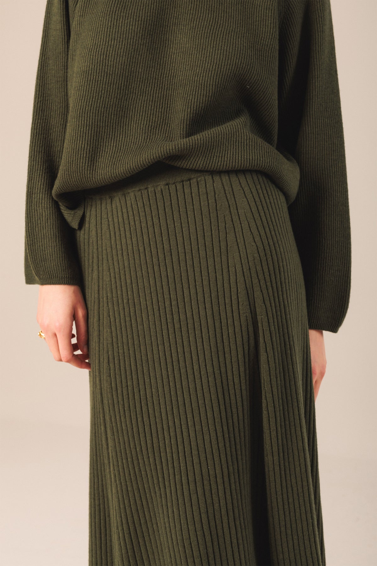 RIBBED KNIT SKIRT