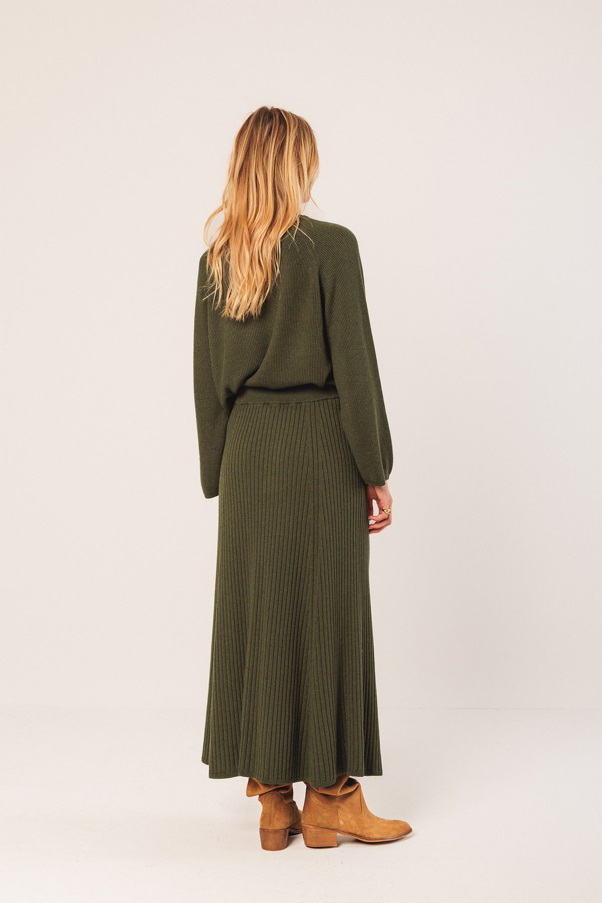 RIBBED KNIT SKIRT