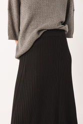 RIBBED KNIT SKIRT