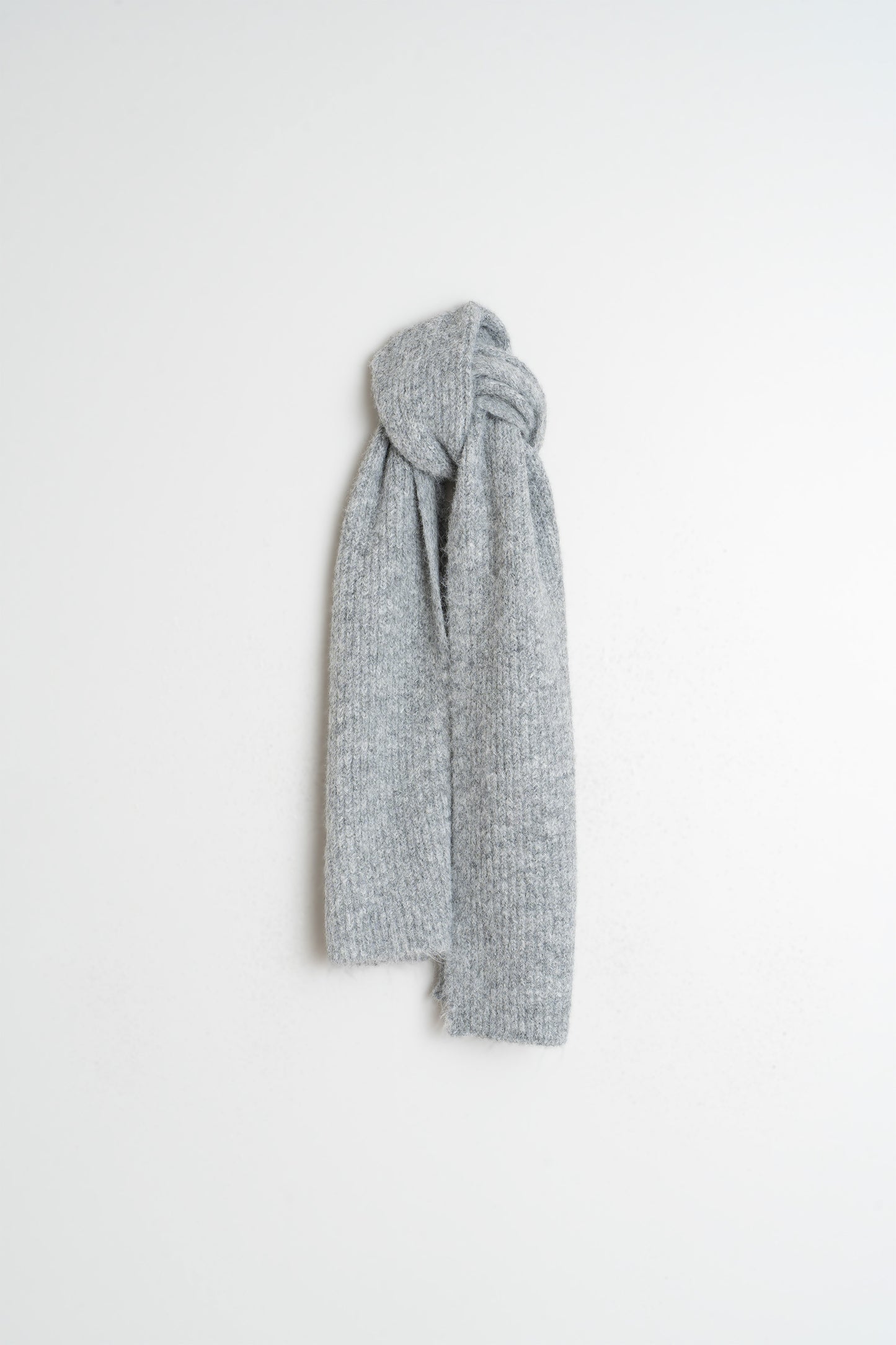 COLORFUL KNITTED SCARF