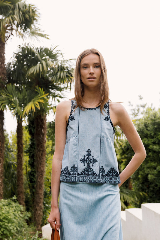 [CL] EMBROIDERED DENIM BLOUSE