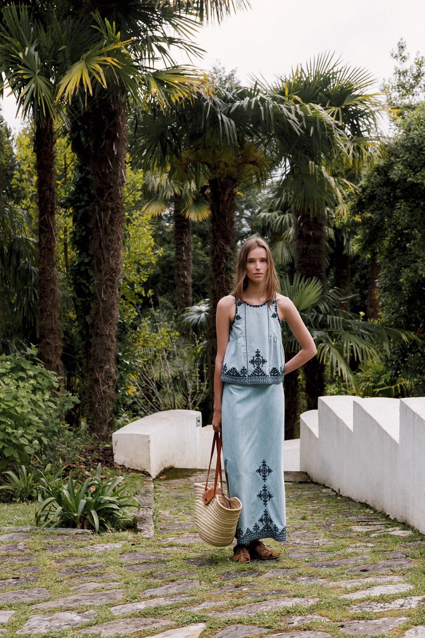 [CL] EMBROIDERED MAXI SKIRT