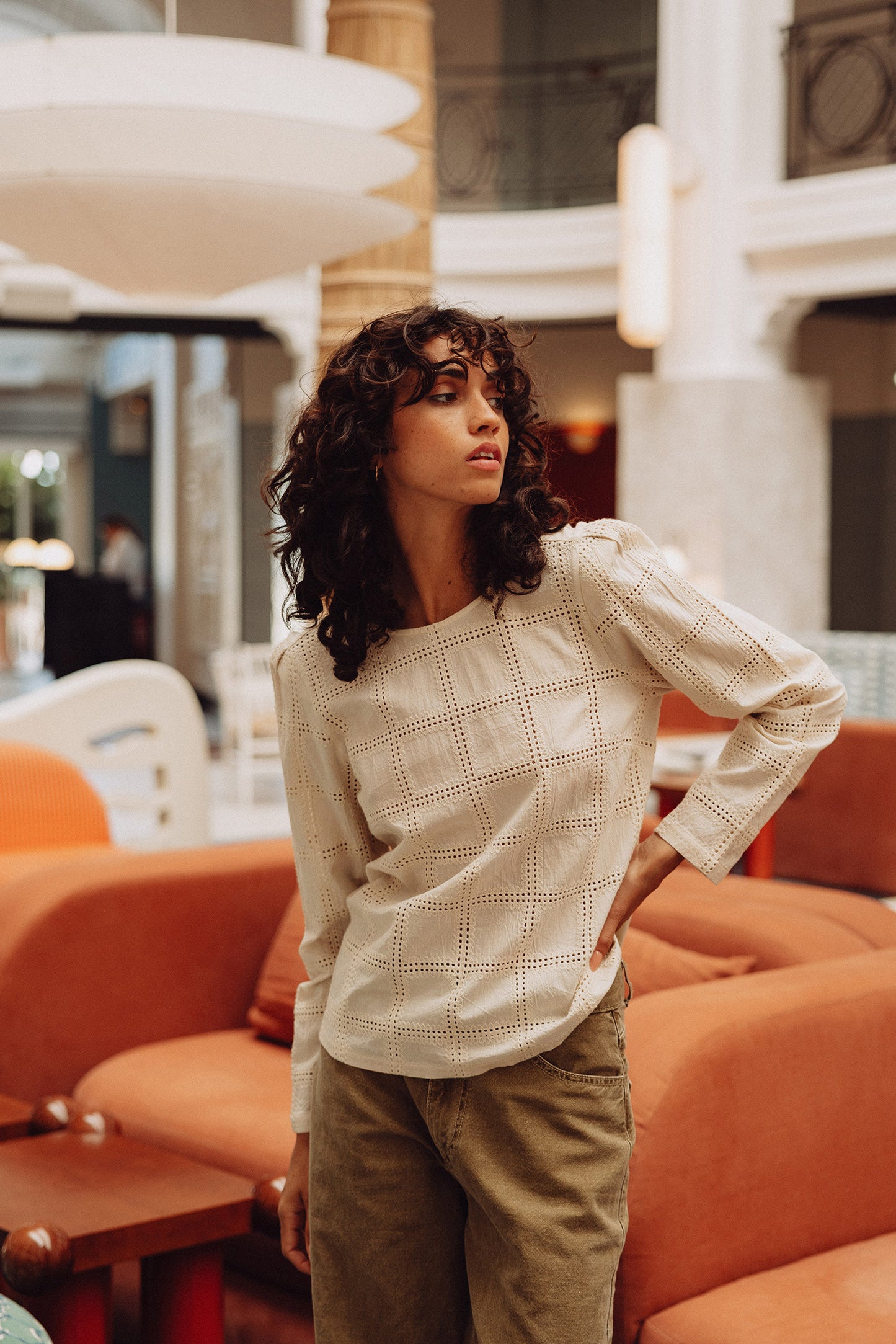 [CL] EMBROIDERED CONTRAST BLOUSE