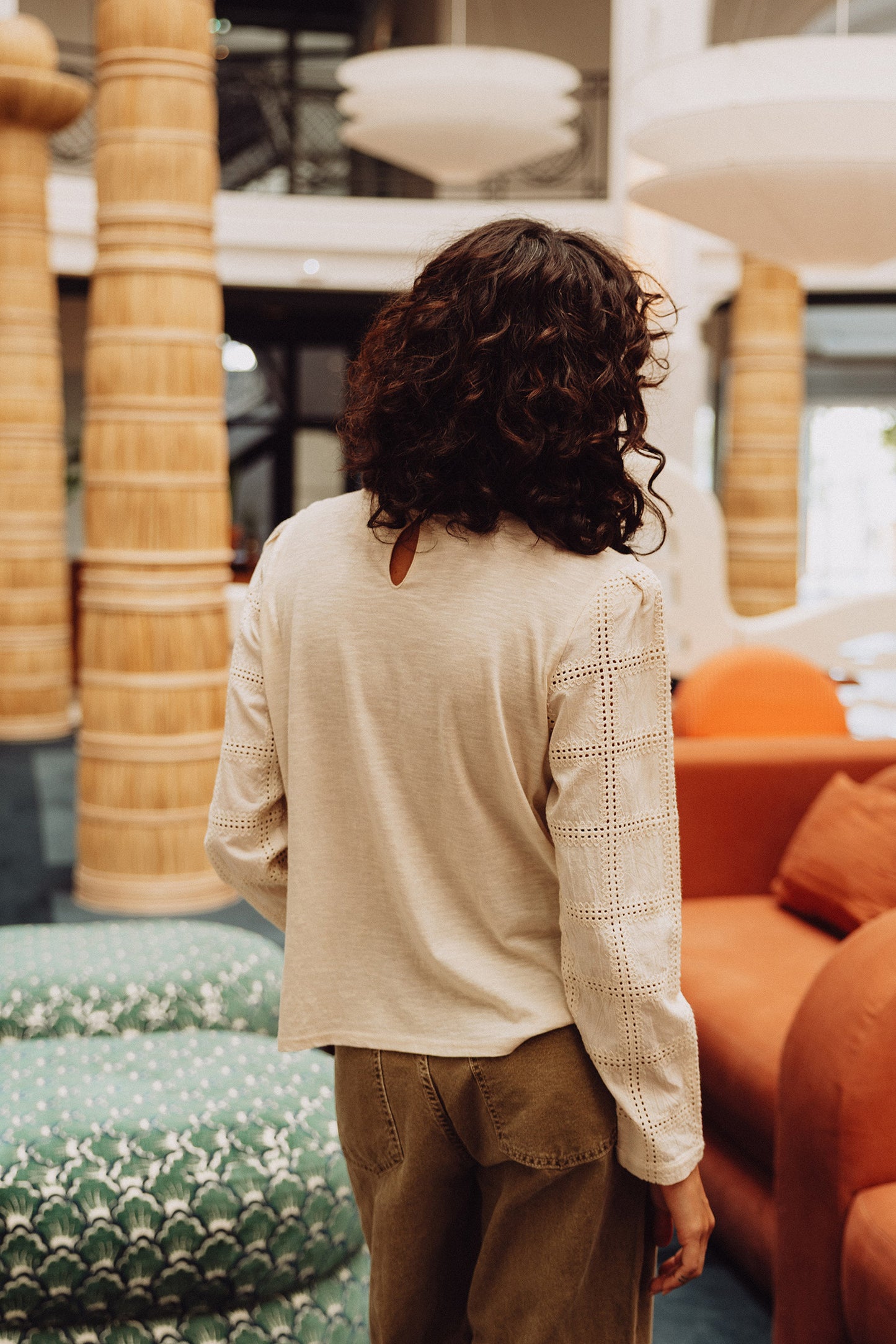 [CL] EMBROIDERED CONTRAST BLOUSE