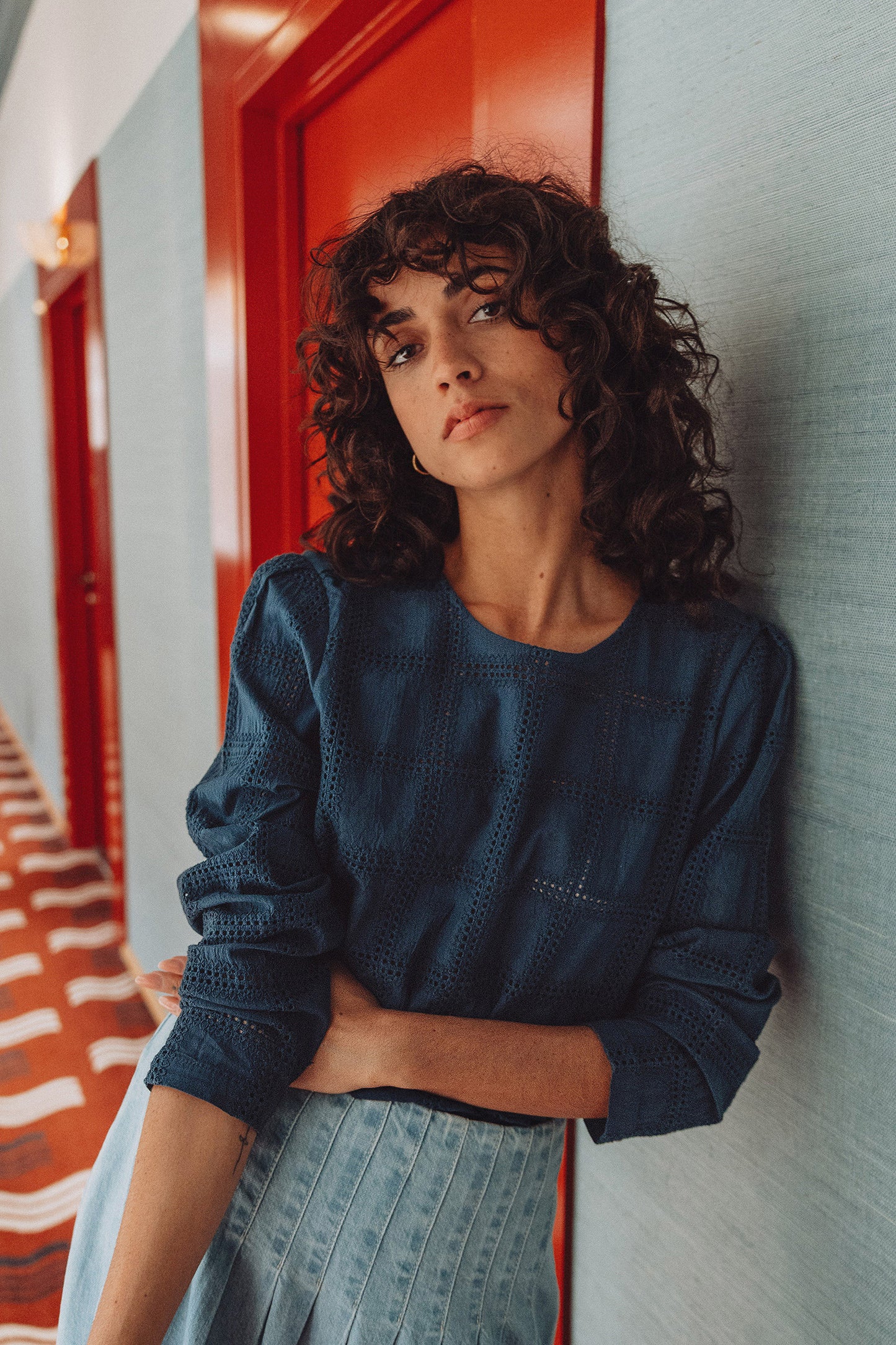 EMBROIDERED CONTRAST BLOUSE
