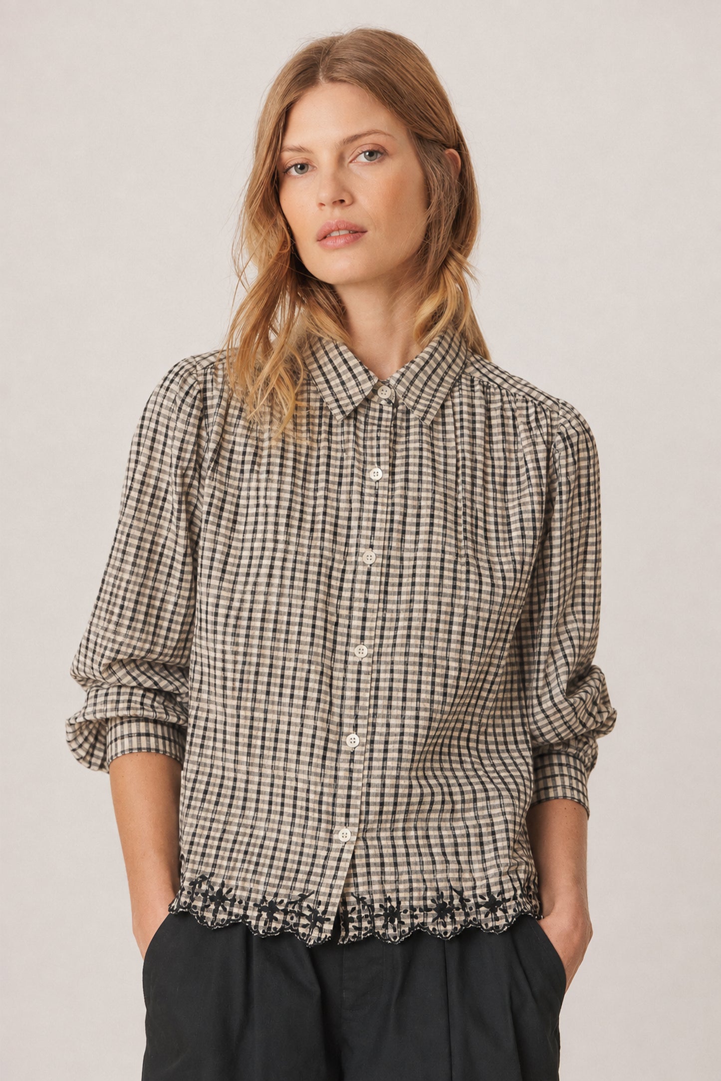 CONTRAST-EMBROIDERY SHIRT