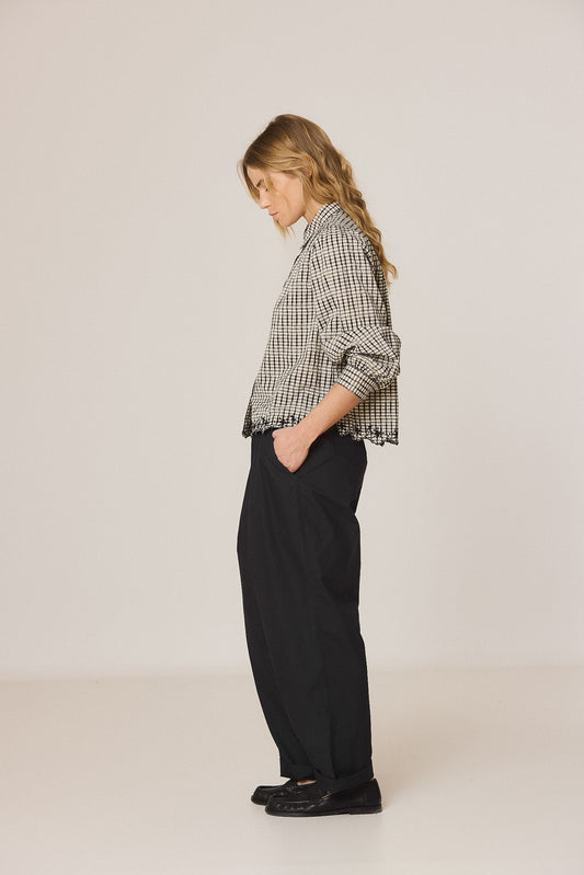 CONTRAST-EMBROIDERY SHIRT 3