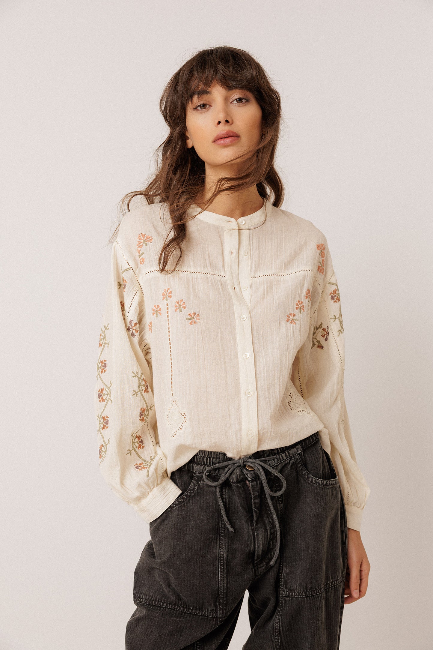 VOLUMINOUS EMBROIDERED SHIRT