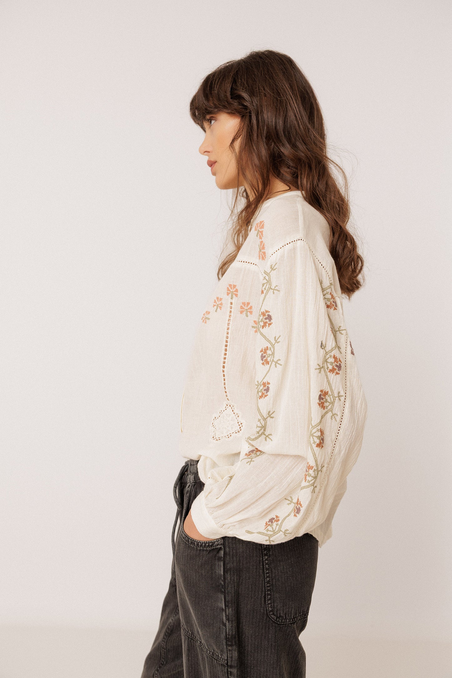 VOLUMINOUS EMBROIDERED SHIRT