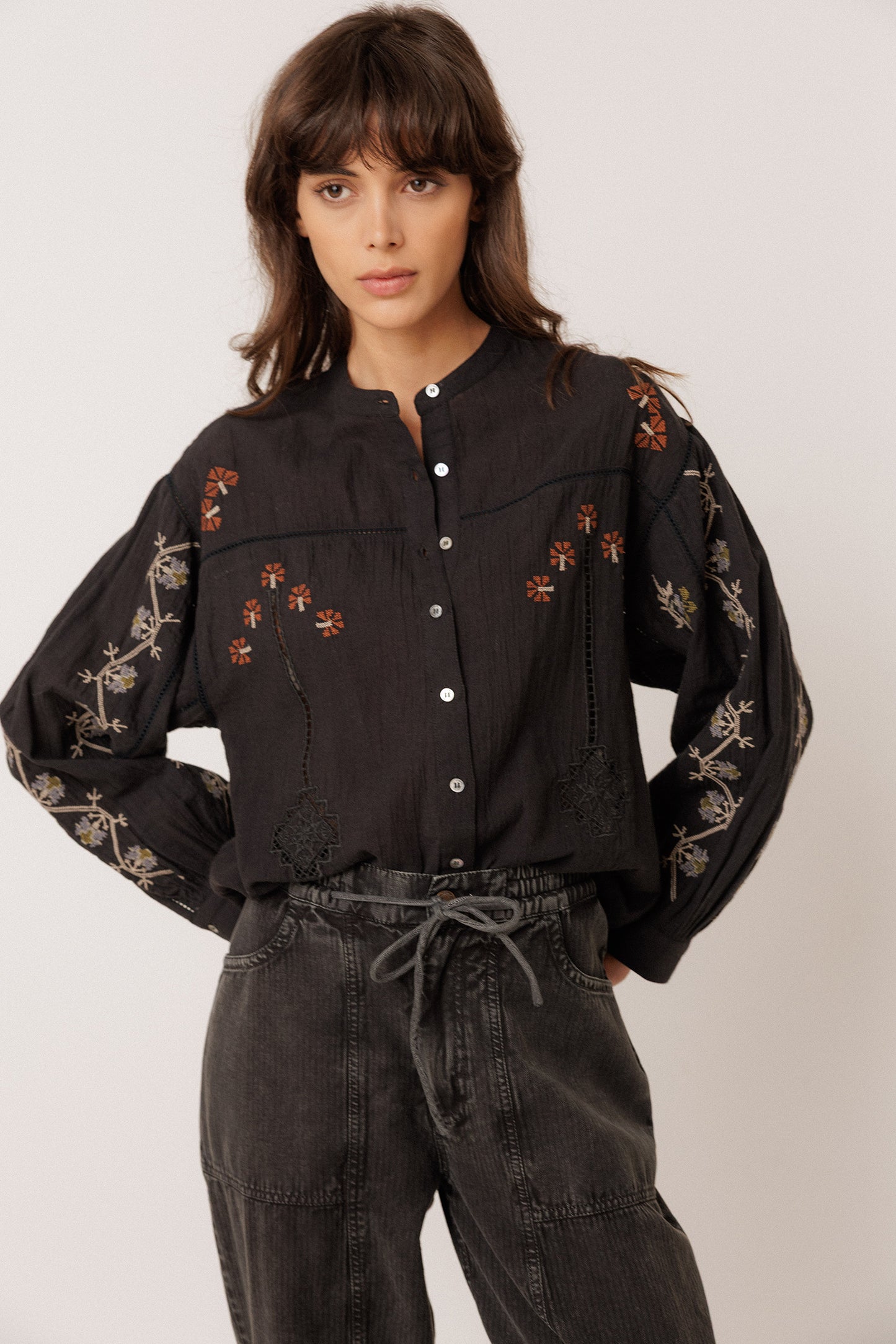 VOLUMINOUS EMBROIDERED SHIRT