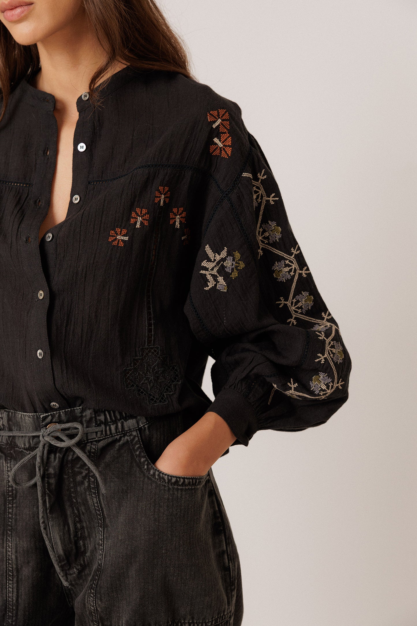 VOLUMINOUS EMBROIDERED SHIRT
