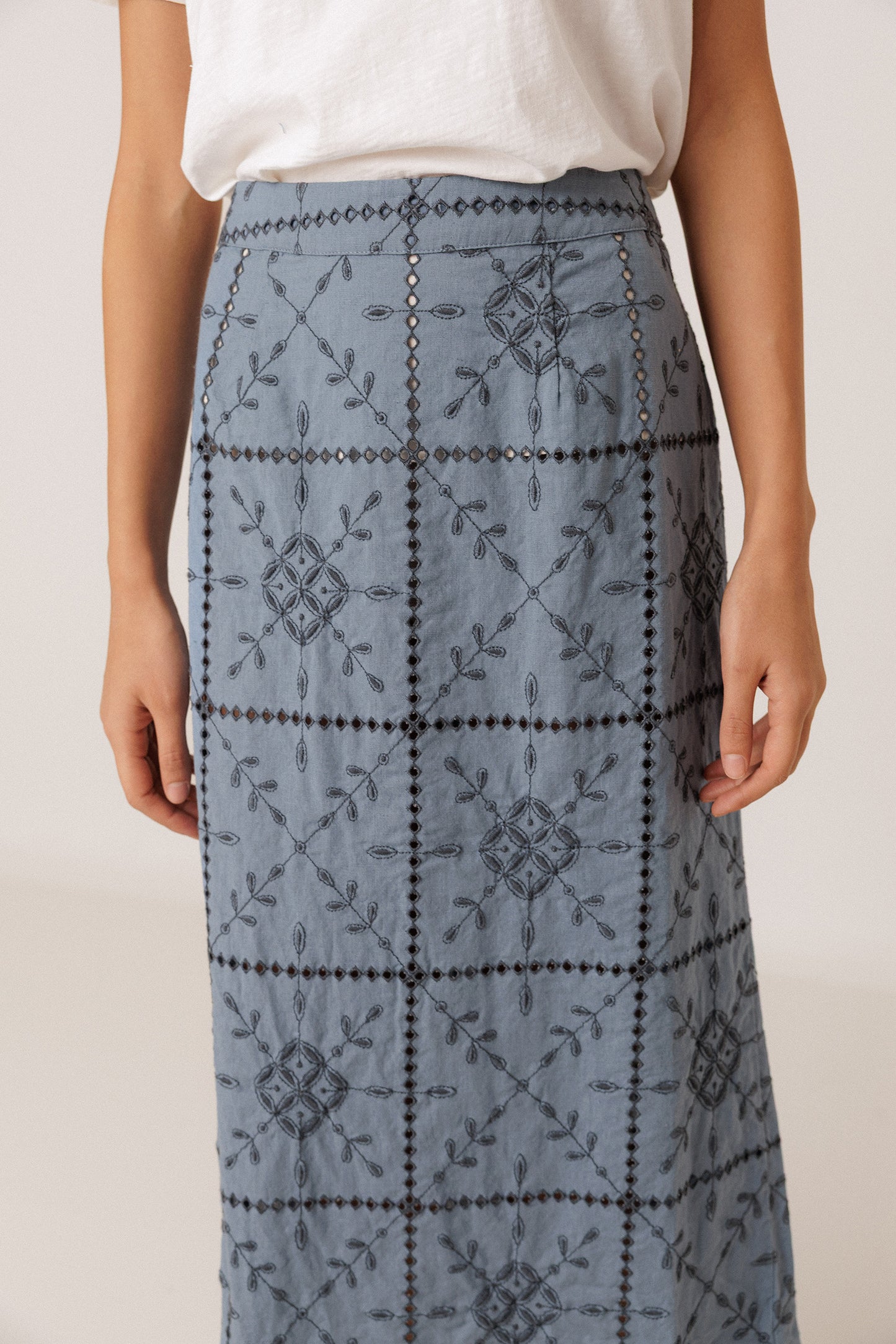 PERFORATED-EMBROIDERY PENCIL SKIRT