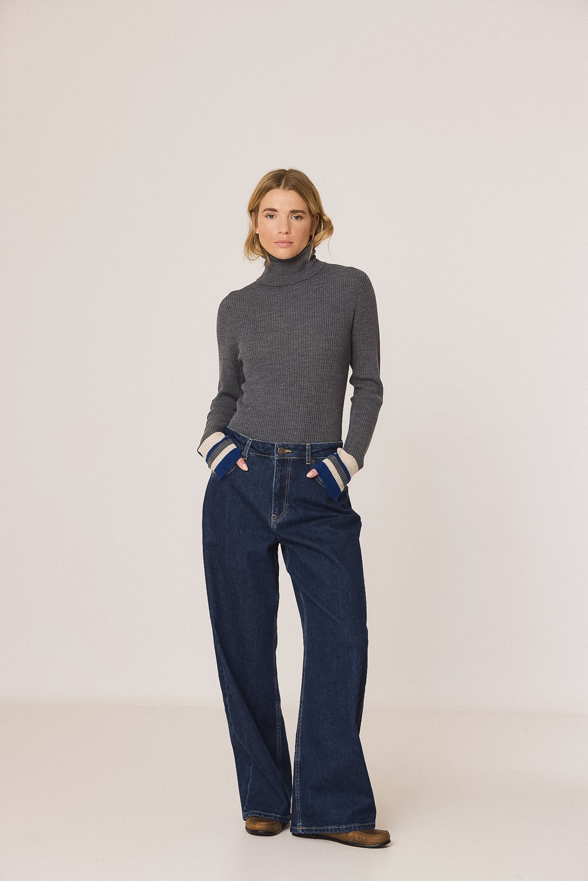 RIBBED SWEATER WITH CONTRAST CUFFS