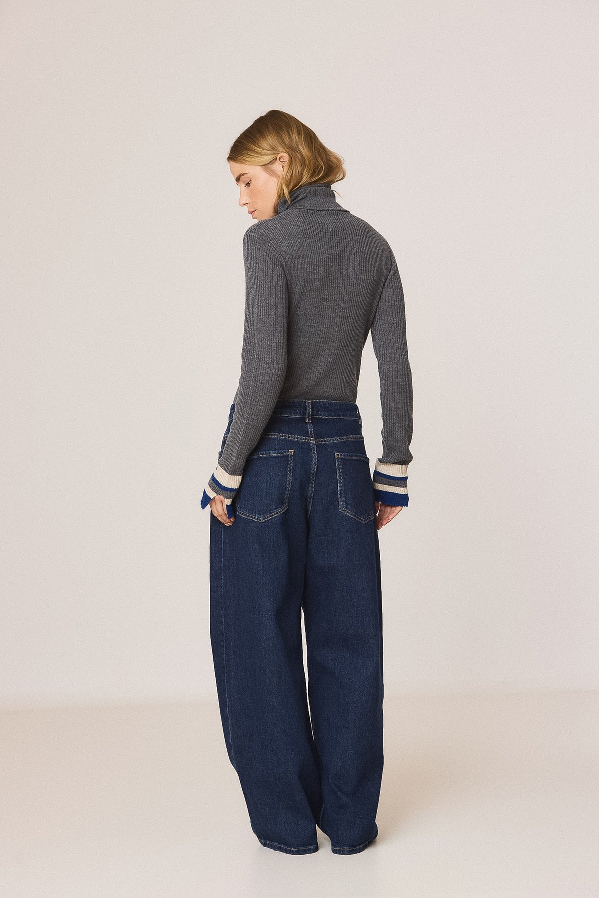 RIBBED SWEATER WITH CONTRAST CUFFS