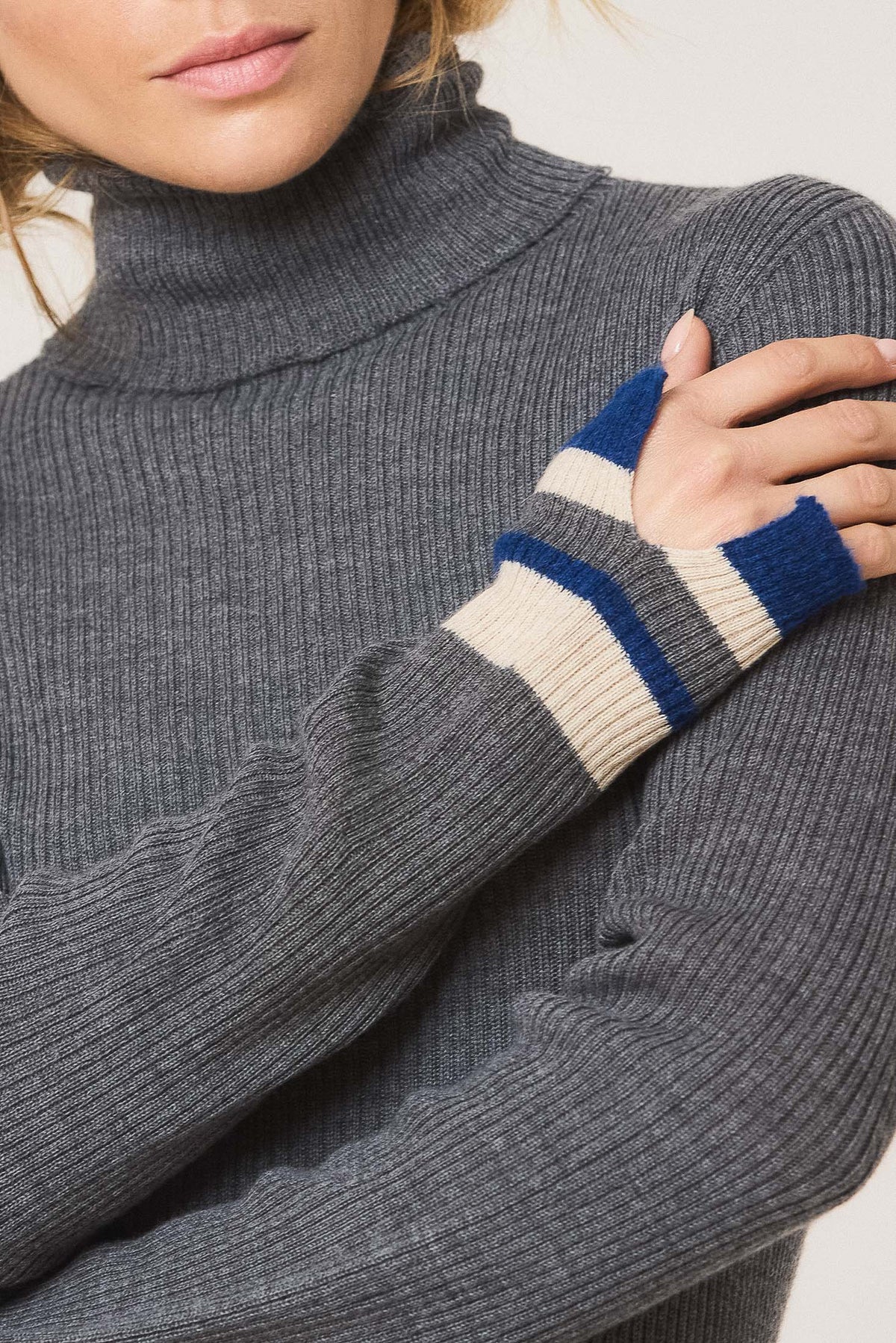 RIBBED SWEATER WITH CONTRAST CUFFS