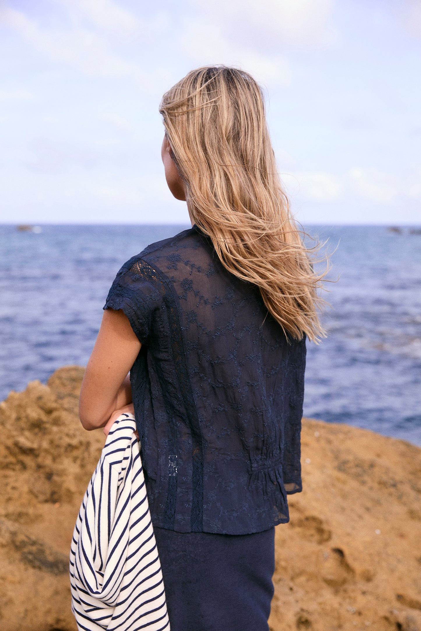 EMBROIDERED ROMANTIC TOP