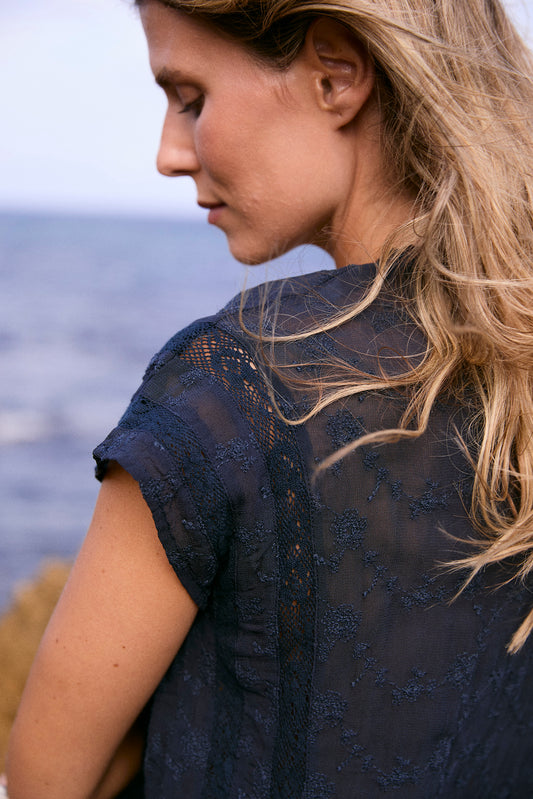 EMBROIDERED ROMANTIC TOP 4