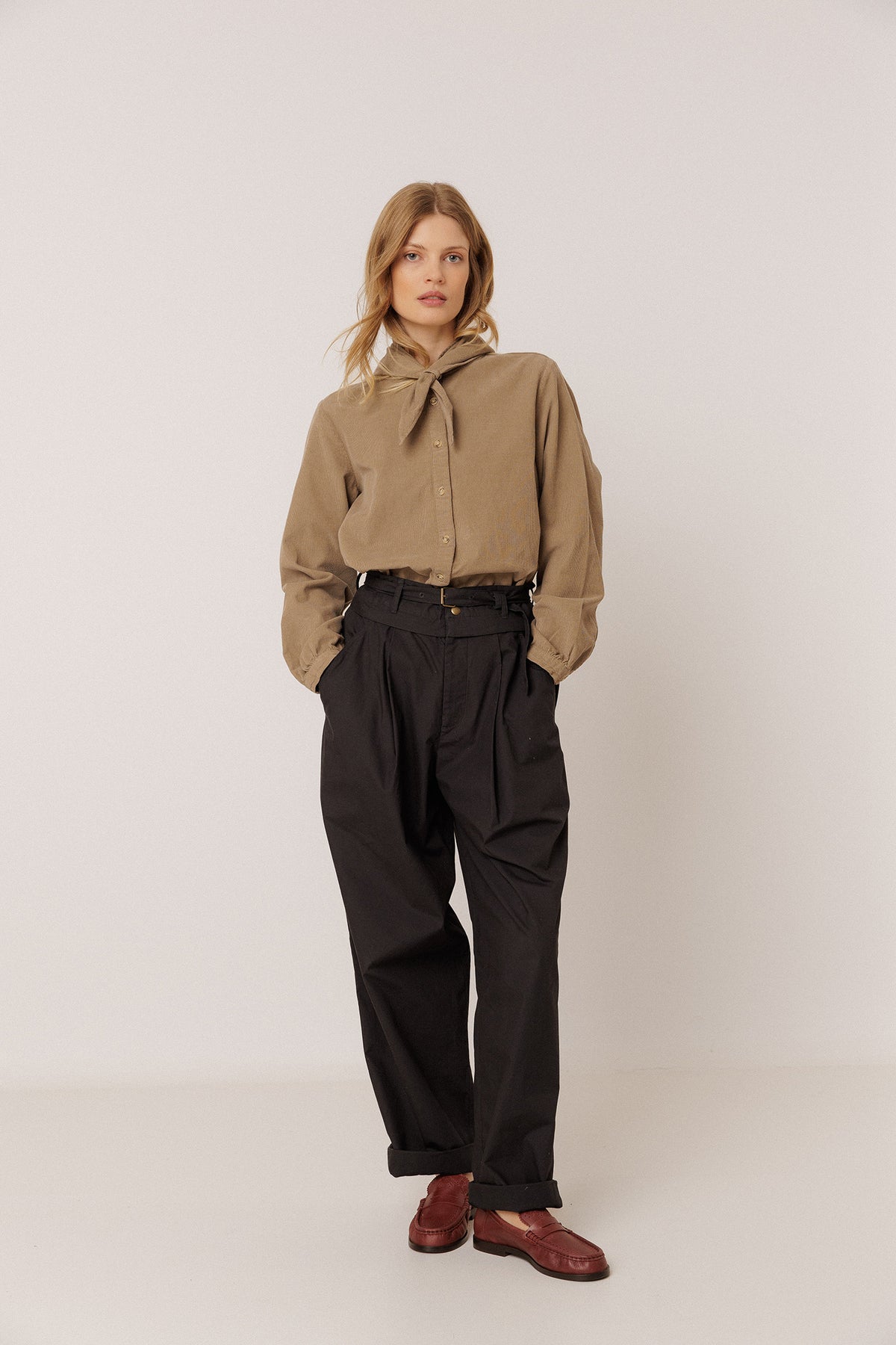 REMOVABLE-KERCHIEF CORDUROY SHIRT