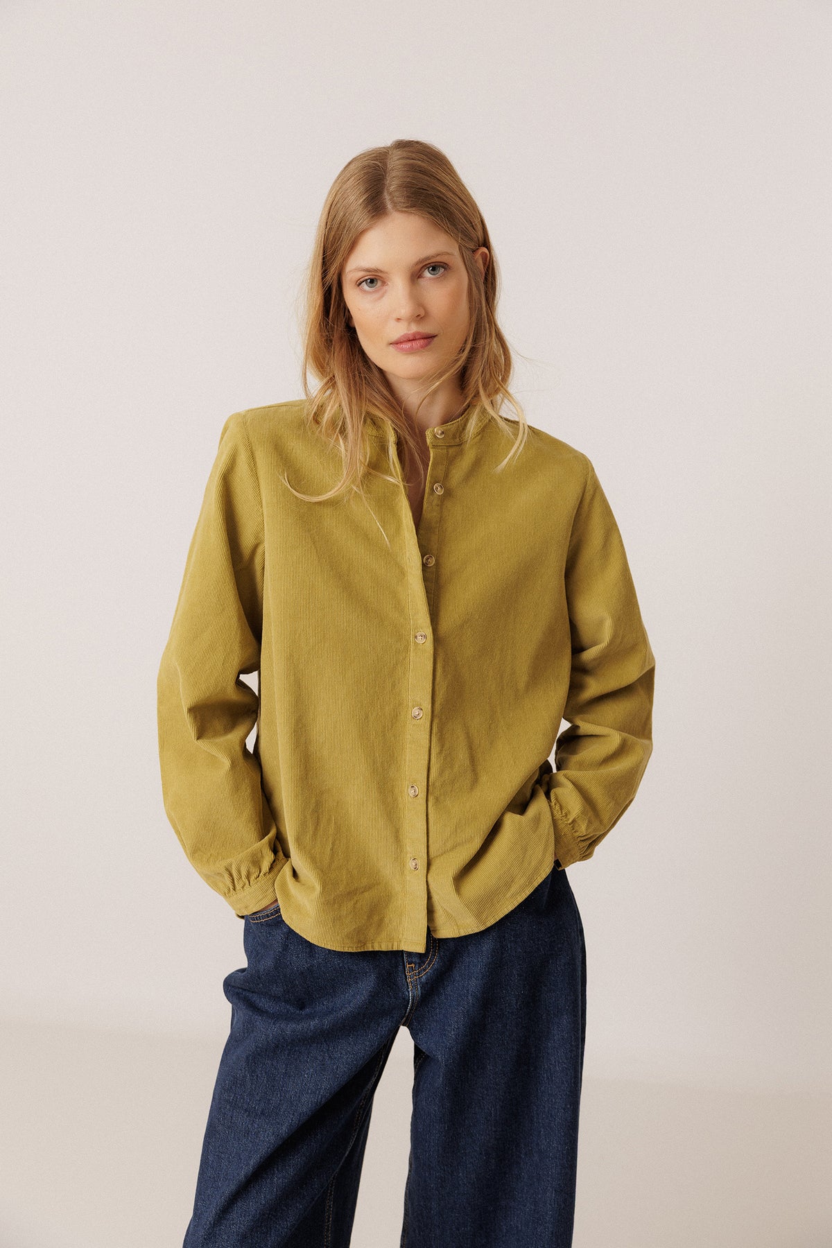 REMOVABLE-KERCHIEF CORDUROY SHIRT