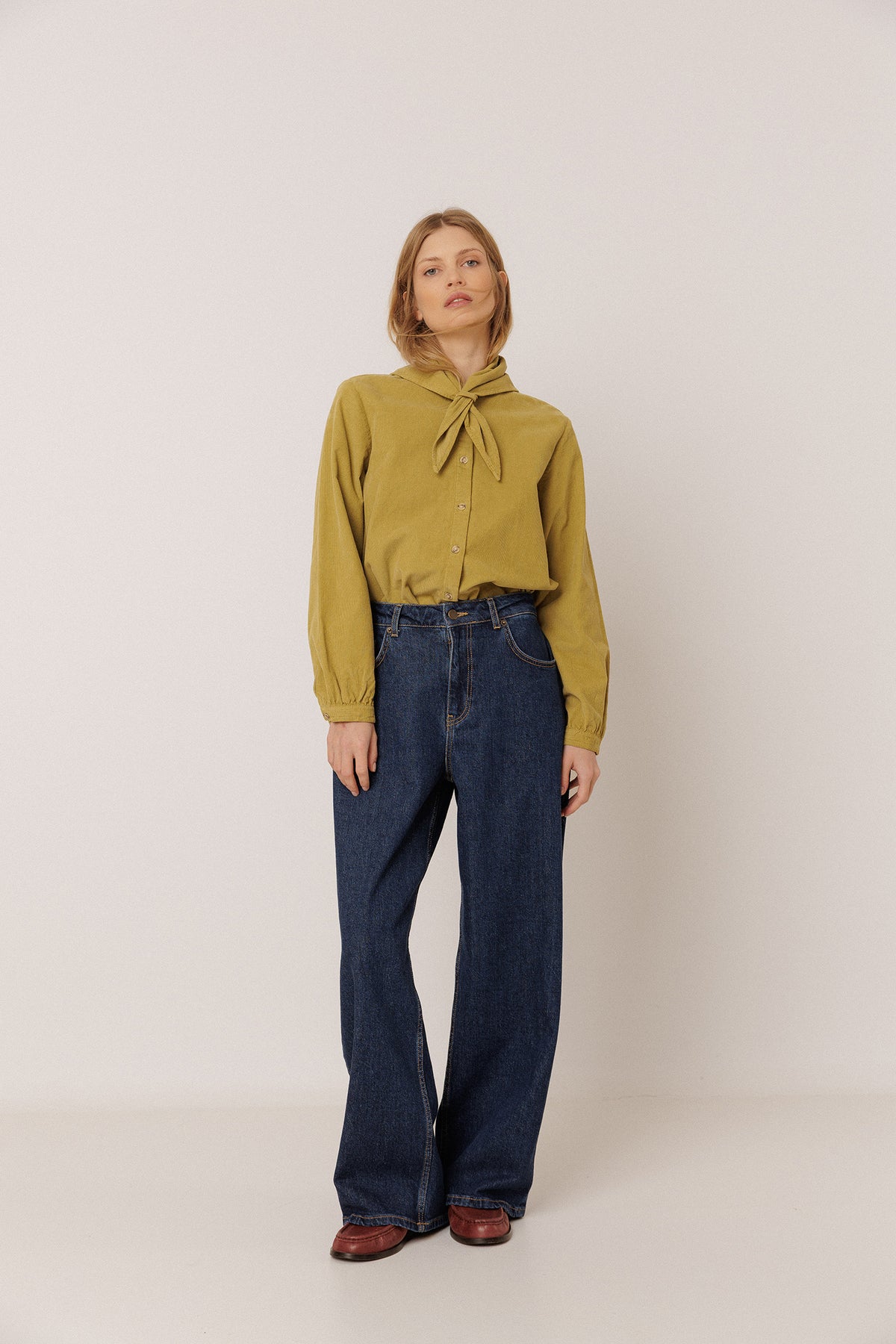 REMOVABLE-KERCHIEF CORDUROY SHIRT