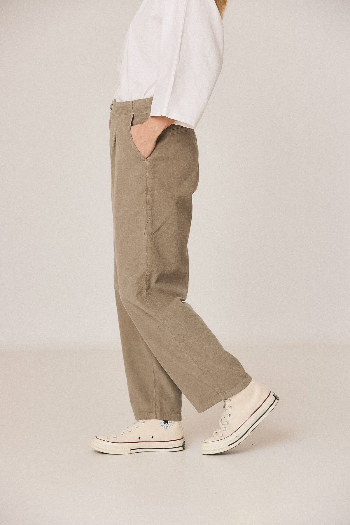 CORDUROY CARROT PANTS