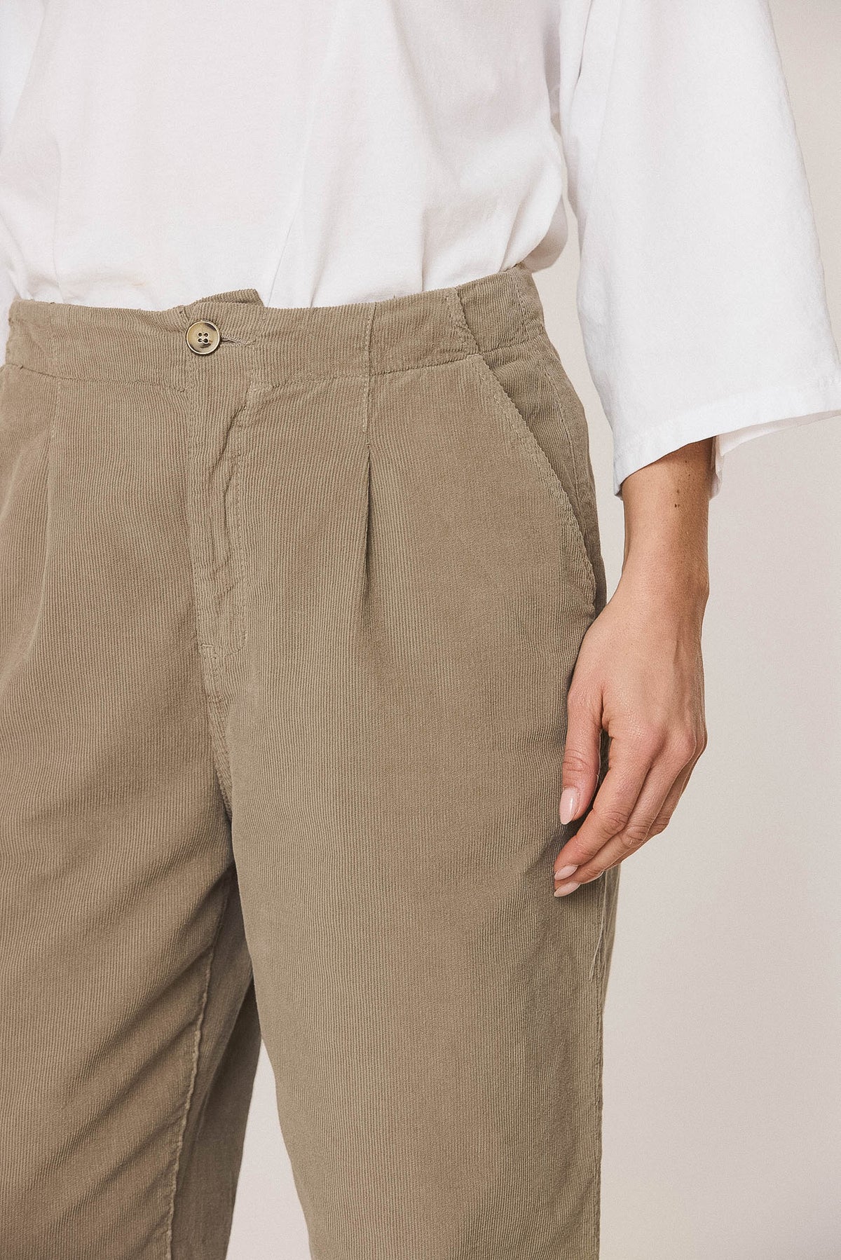 CORDUROY CARROT PANTS