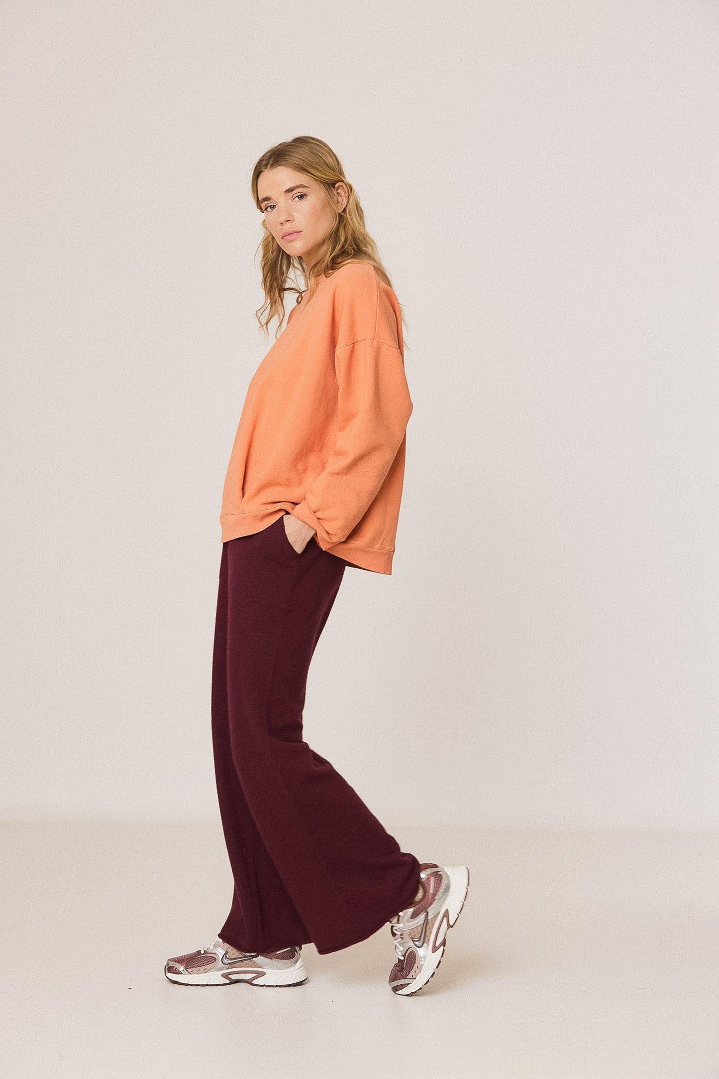 BASIC PLEATED SWEATSHIRT