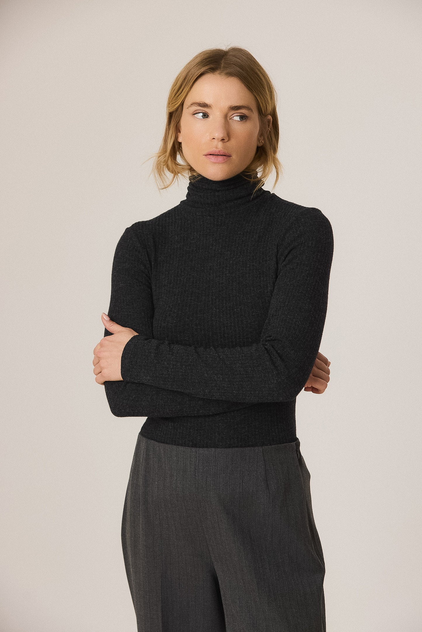 FITTED RIBBED T-SHIRT