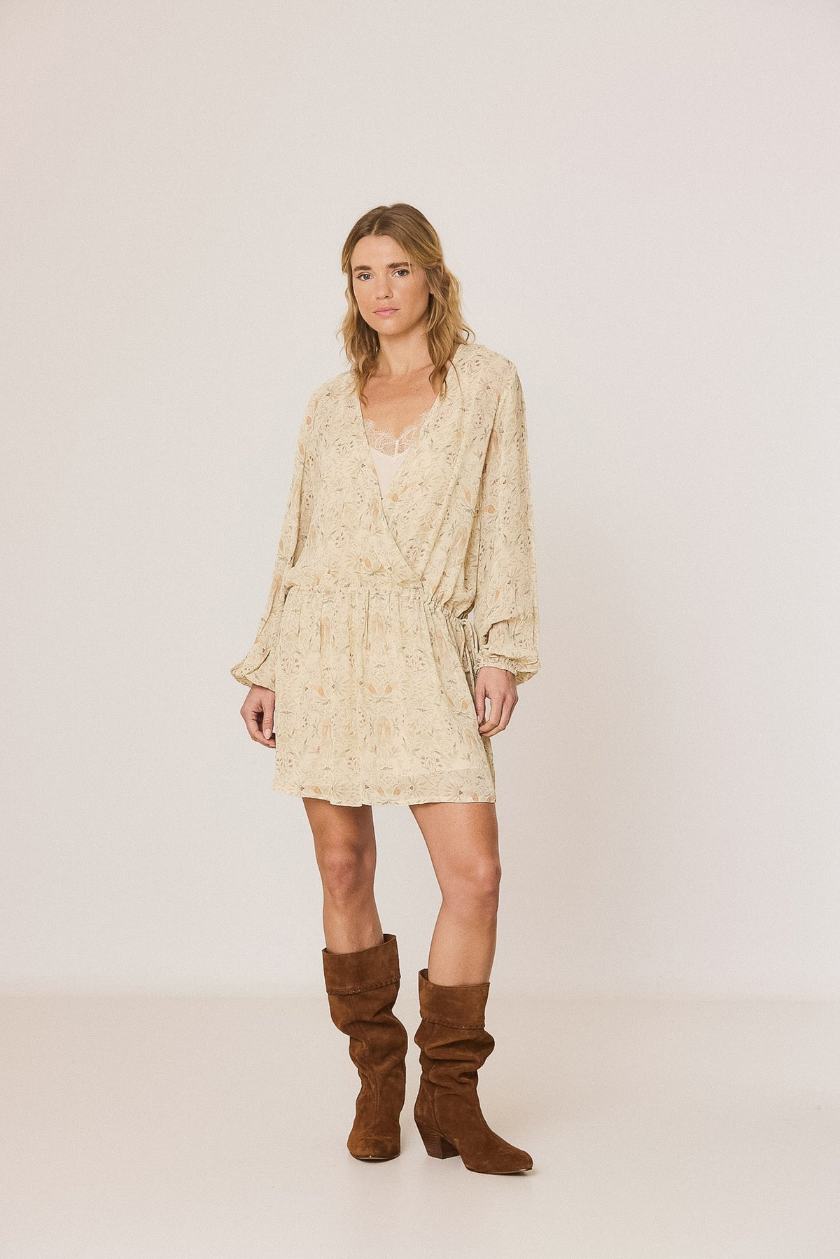 SUEDE KNEE-HIGH BOOTS
