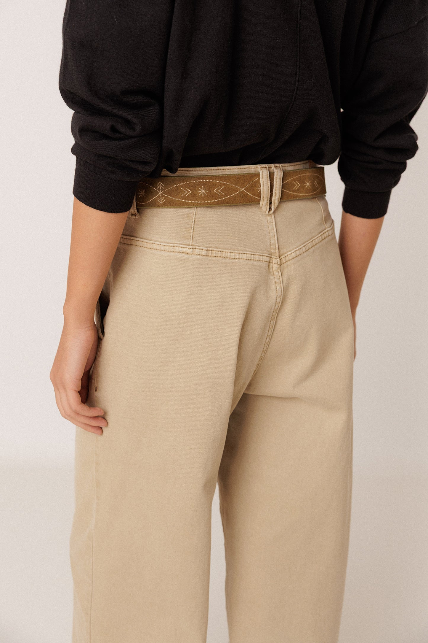 EMBROIDERED LEATHER BELT