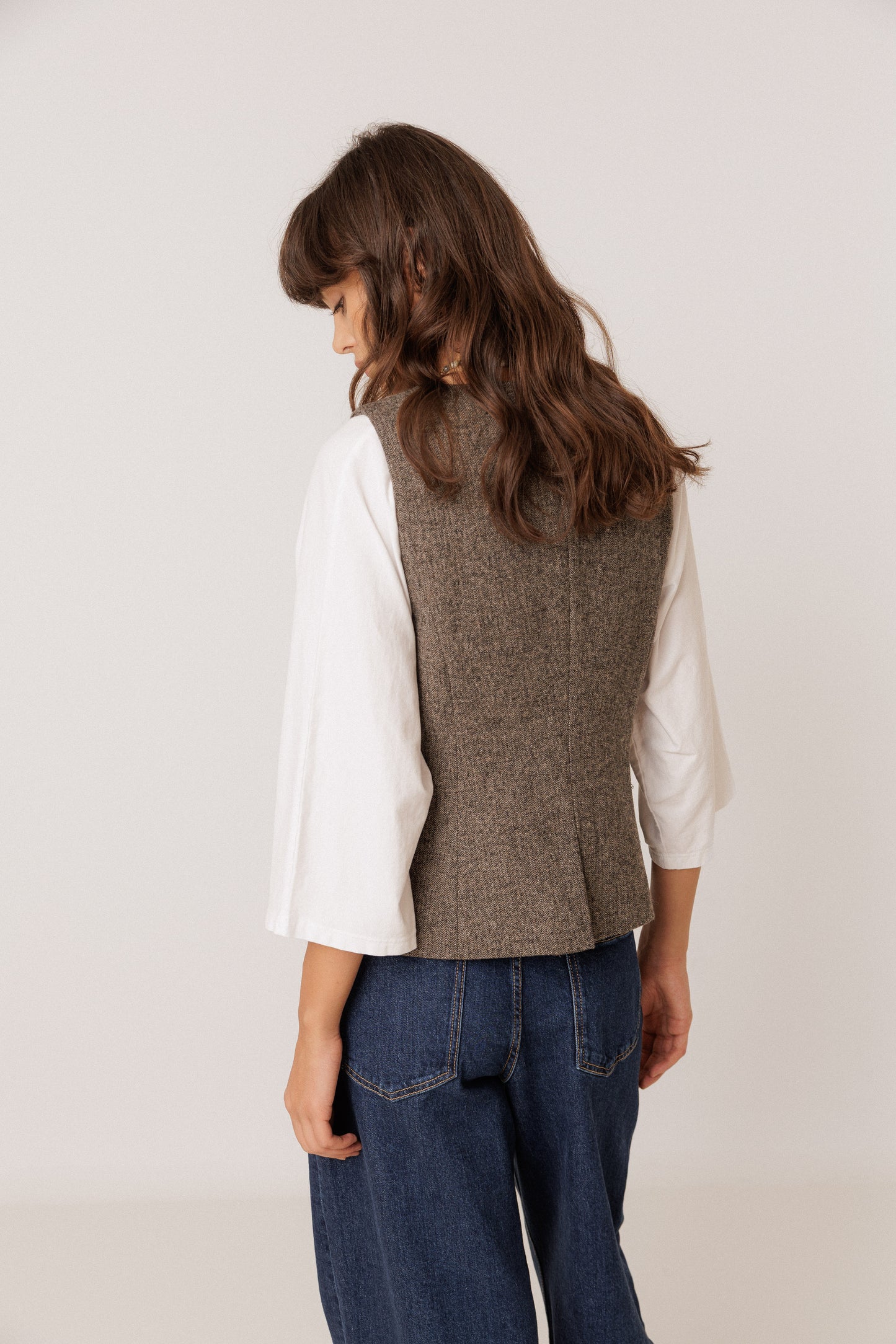 FITTED WOOL VEST