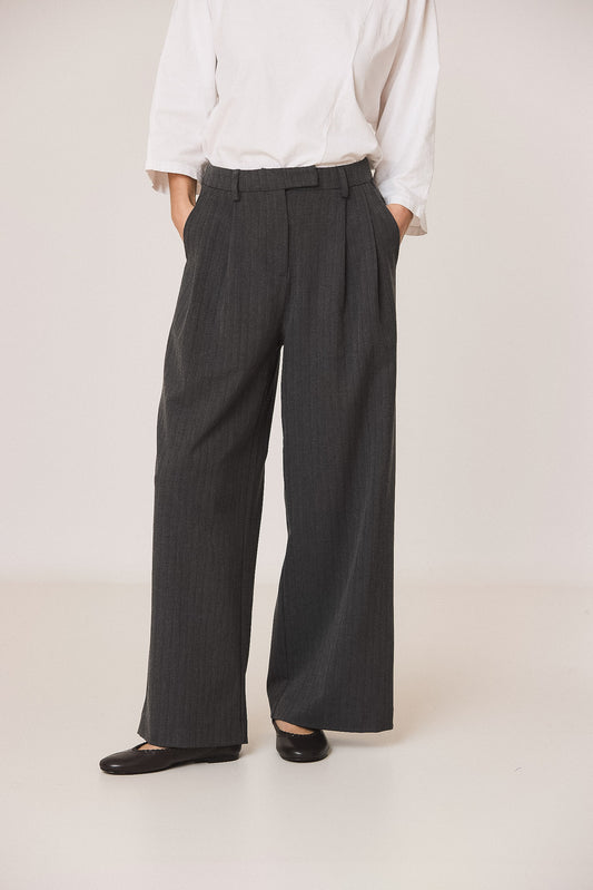 DRESSY PANTS WITH DARTS 4