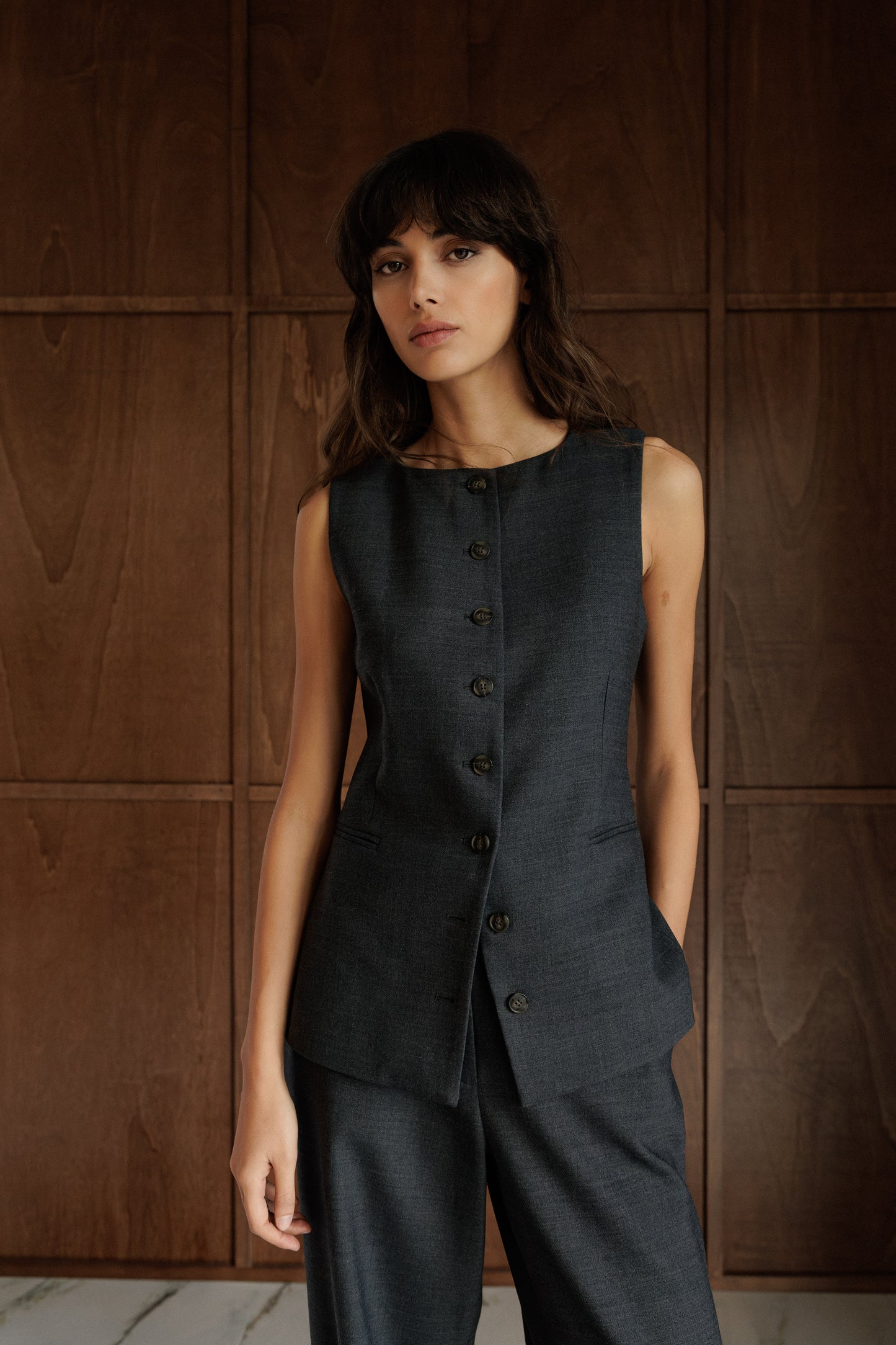 FITTED VEST