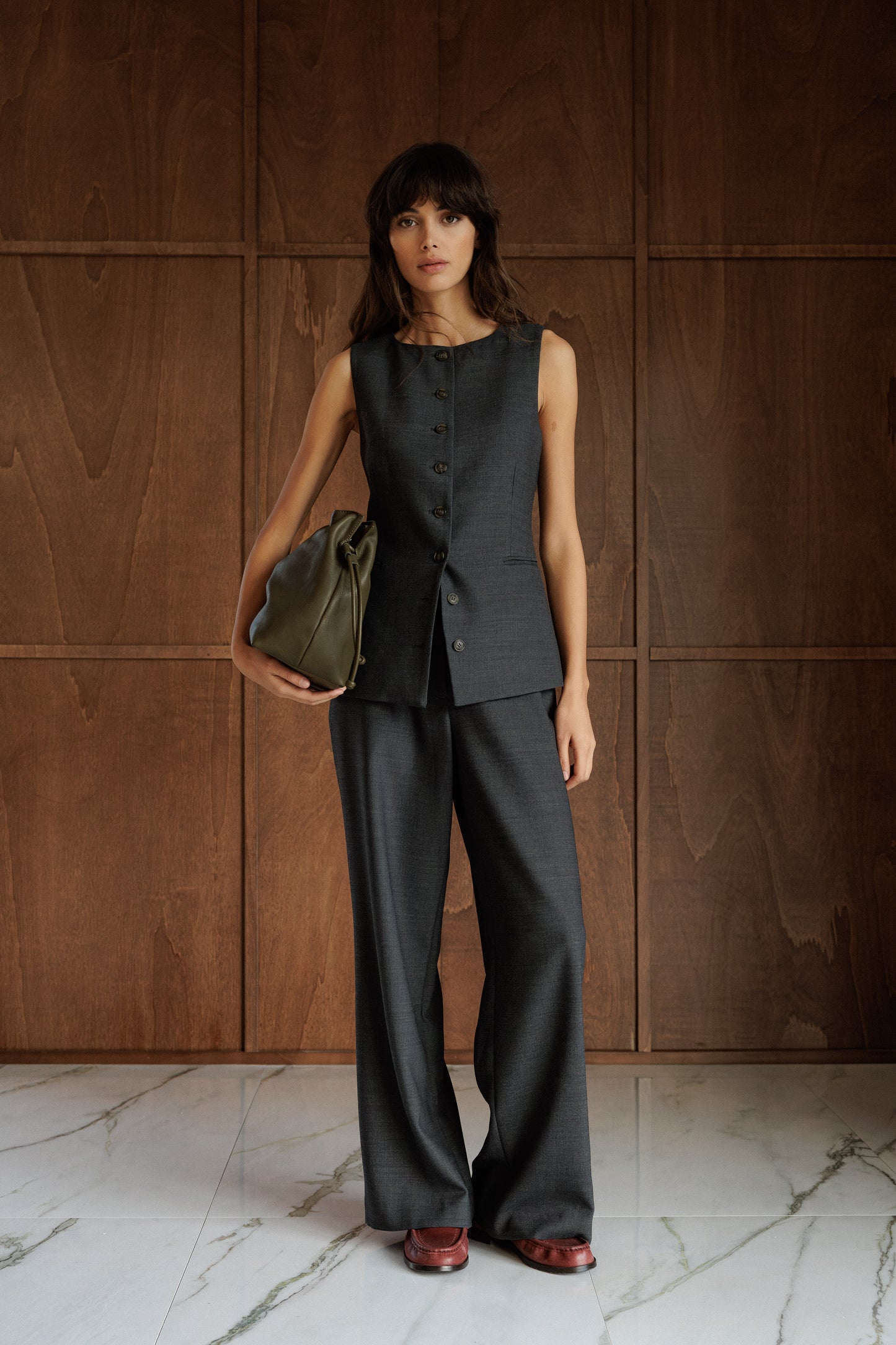 FITTED VEST