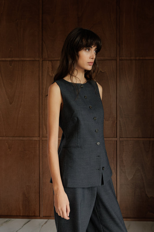 FITTED VEST 4