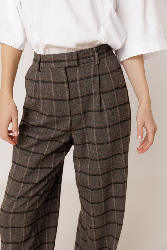 NOE PANTS WITH DARTS 4