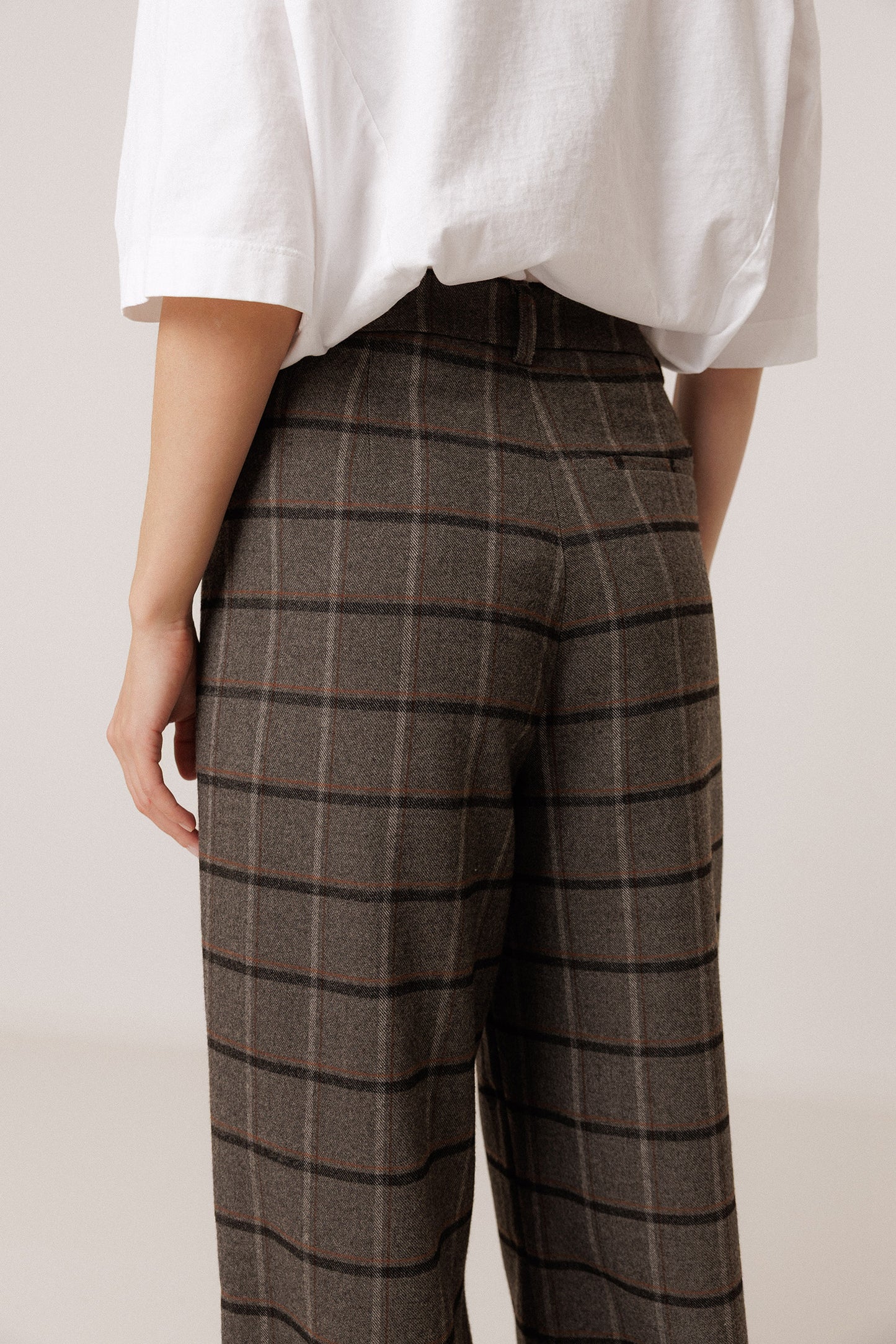 NOE PANTS WITH DARTS