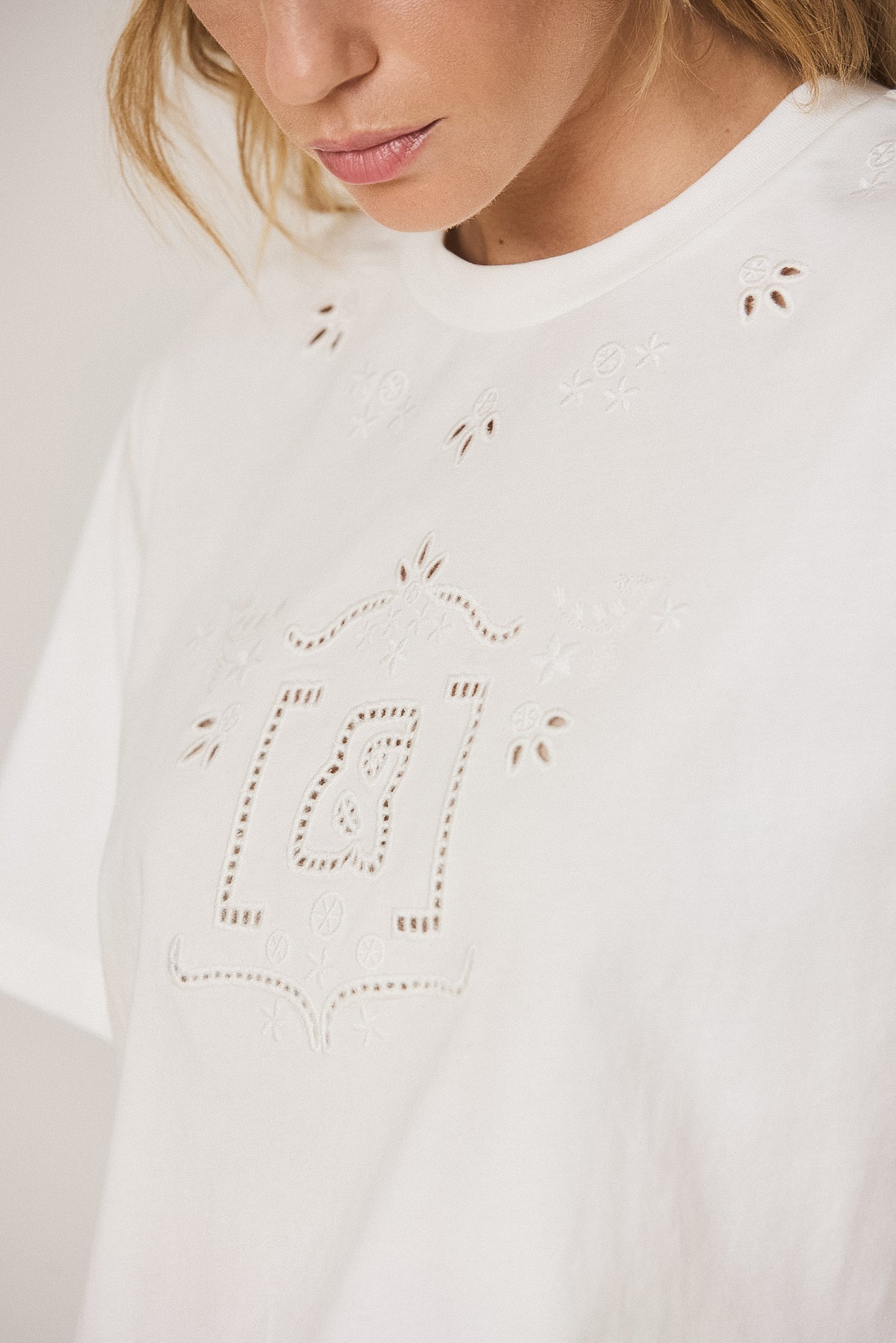 T-SHIRT WITH MONOGRAM DRAWING CUTOUT