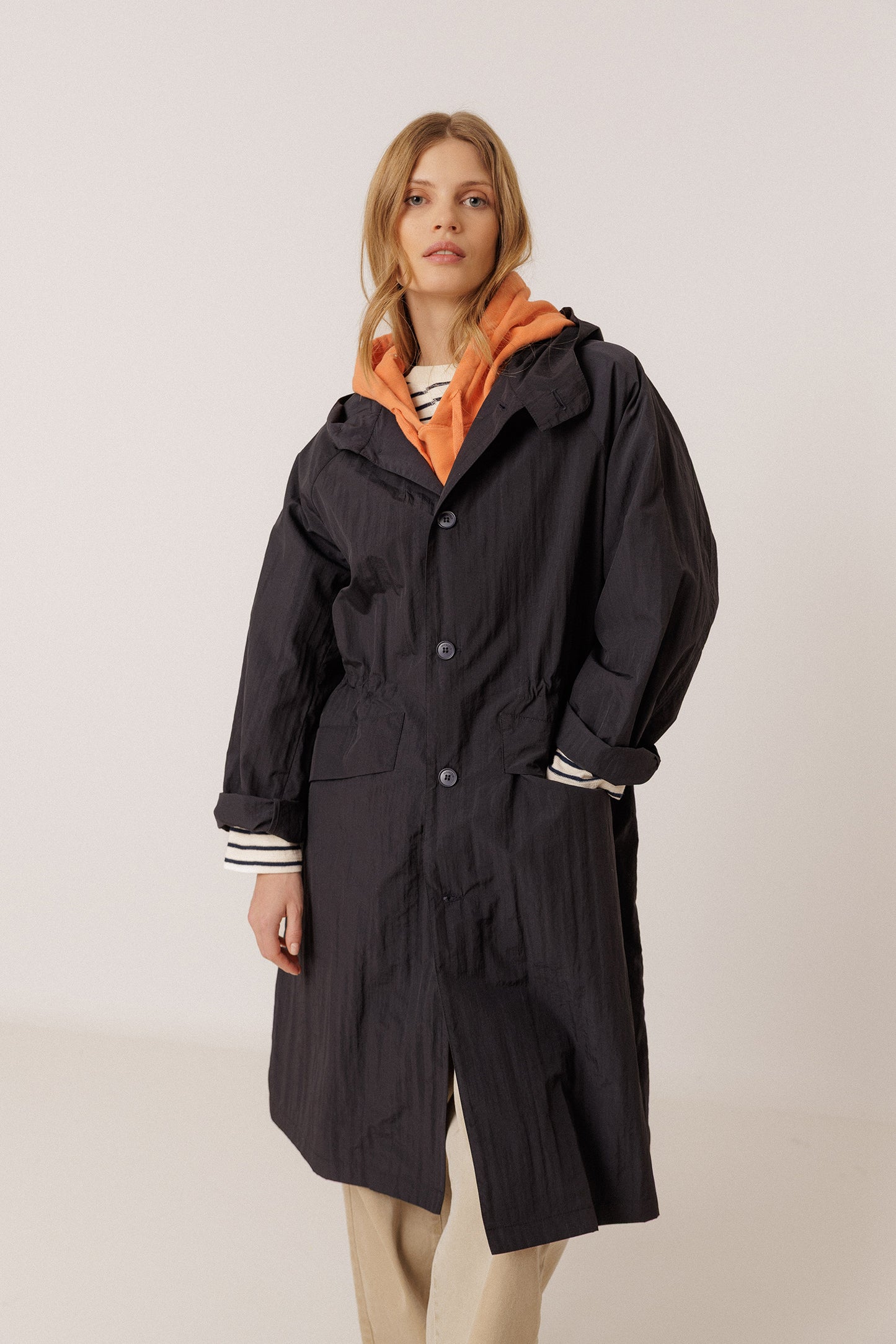 CASUAL TRENCH COAT IN TECHNICAL FABRIC
