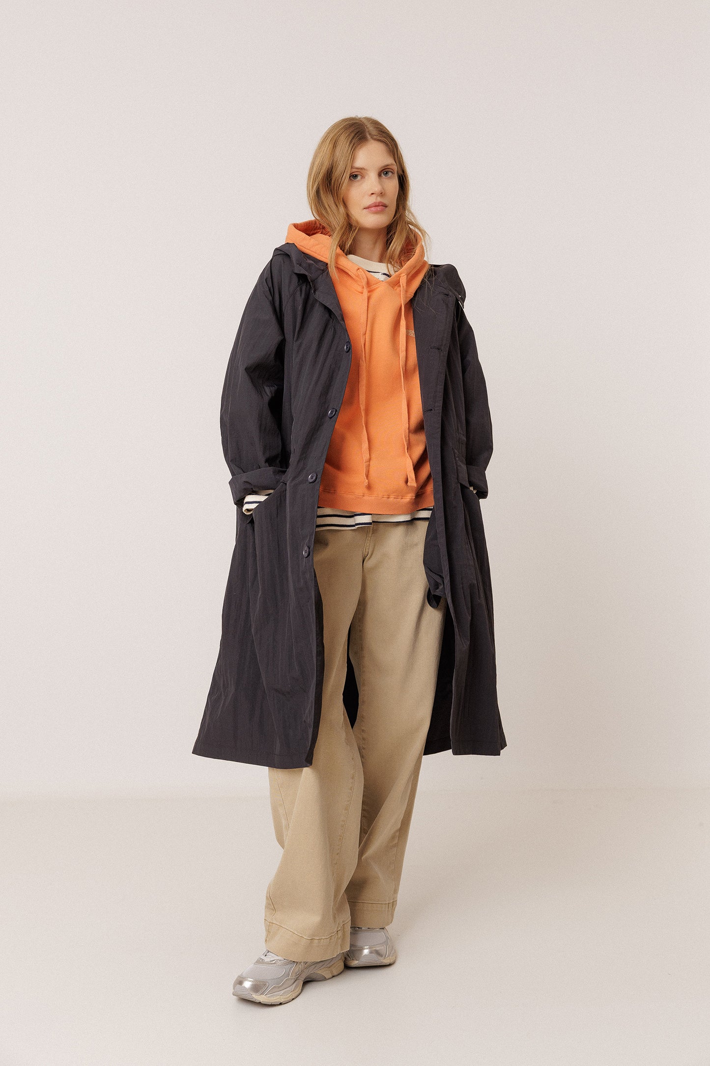CASUAL TRENCH COAT IN TECHNICAL FABRIC