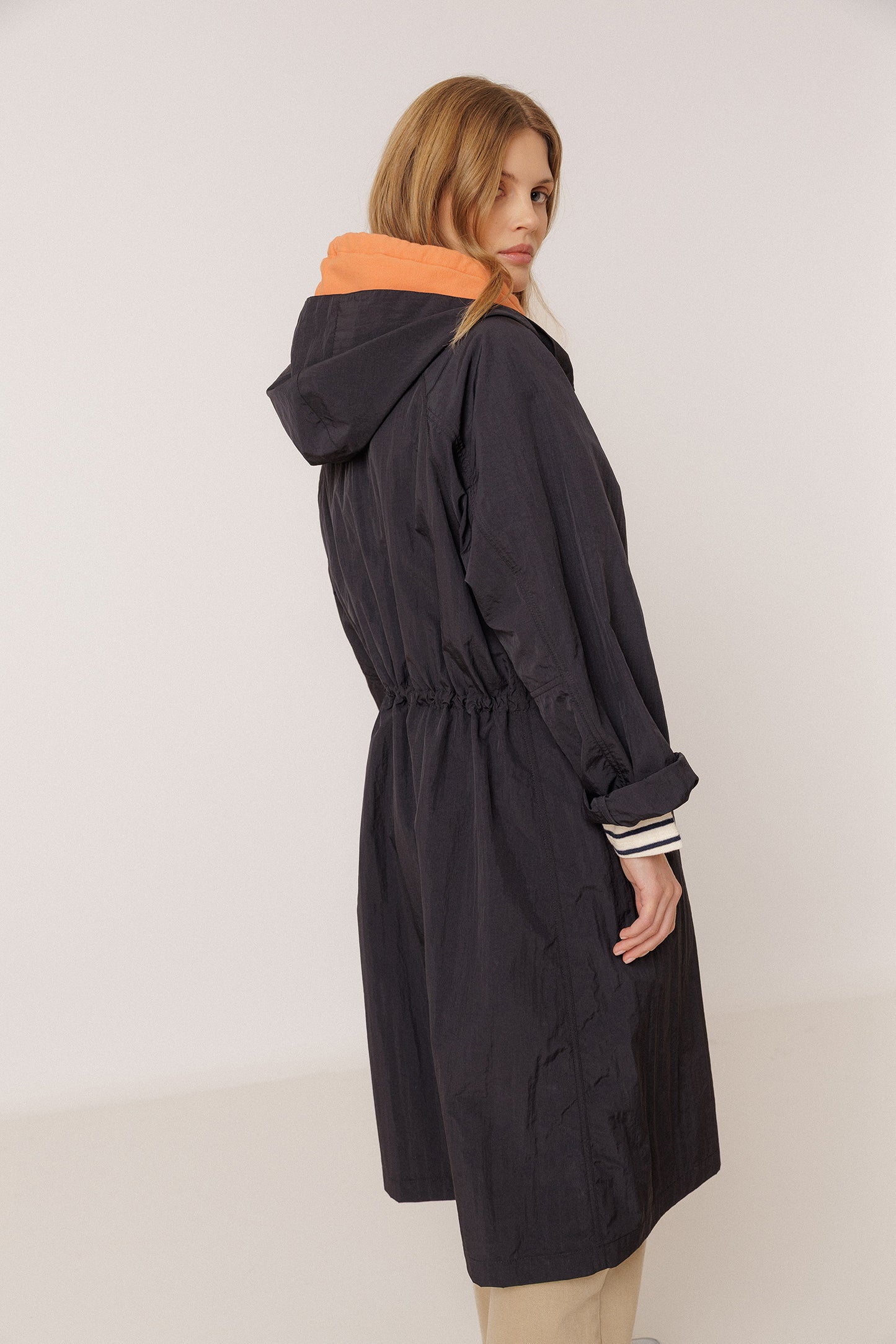 CASUAL TRENCH COAT IN TECHNICAL FABRIC